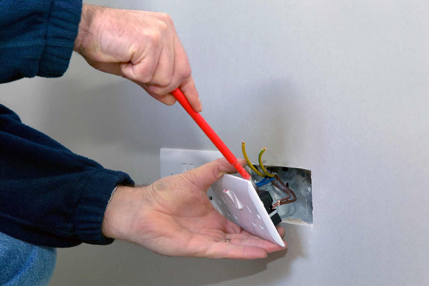 Our electricians can install plug sockets for domestic and commercial proeprties in Ipswich and the local area. 
